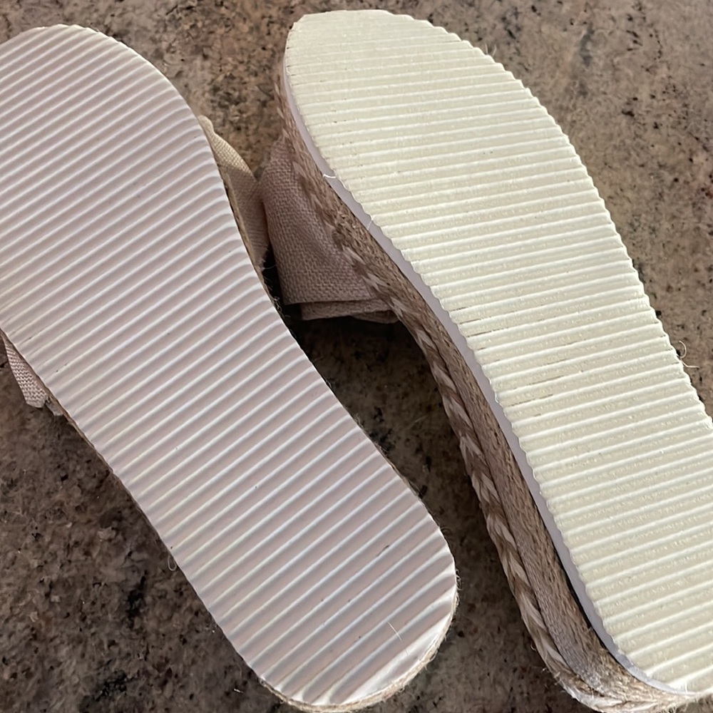 New slides - beige - cream - Picture 3 of 4